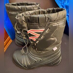 Like new- Merrell® Kids Snow Quest Lite 3.0 Waterproof boots. Black size 2Y
